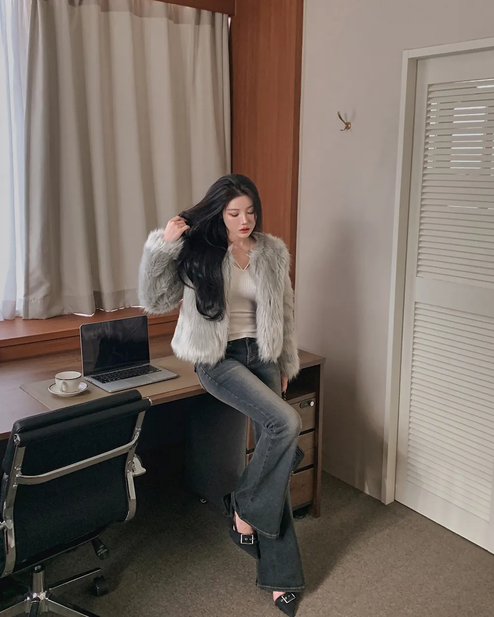 긴팔 티셔츠 모델 착용 이미지-S1L51