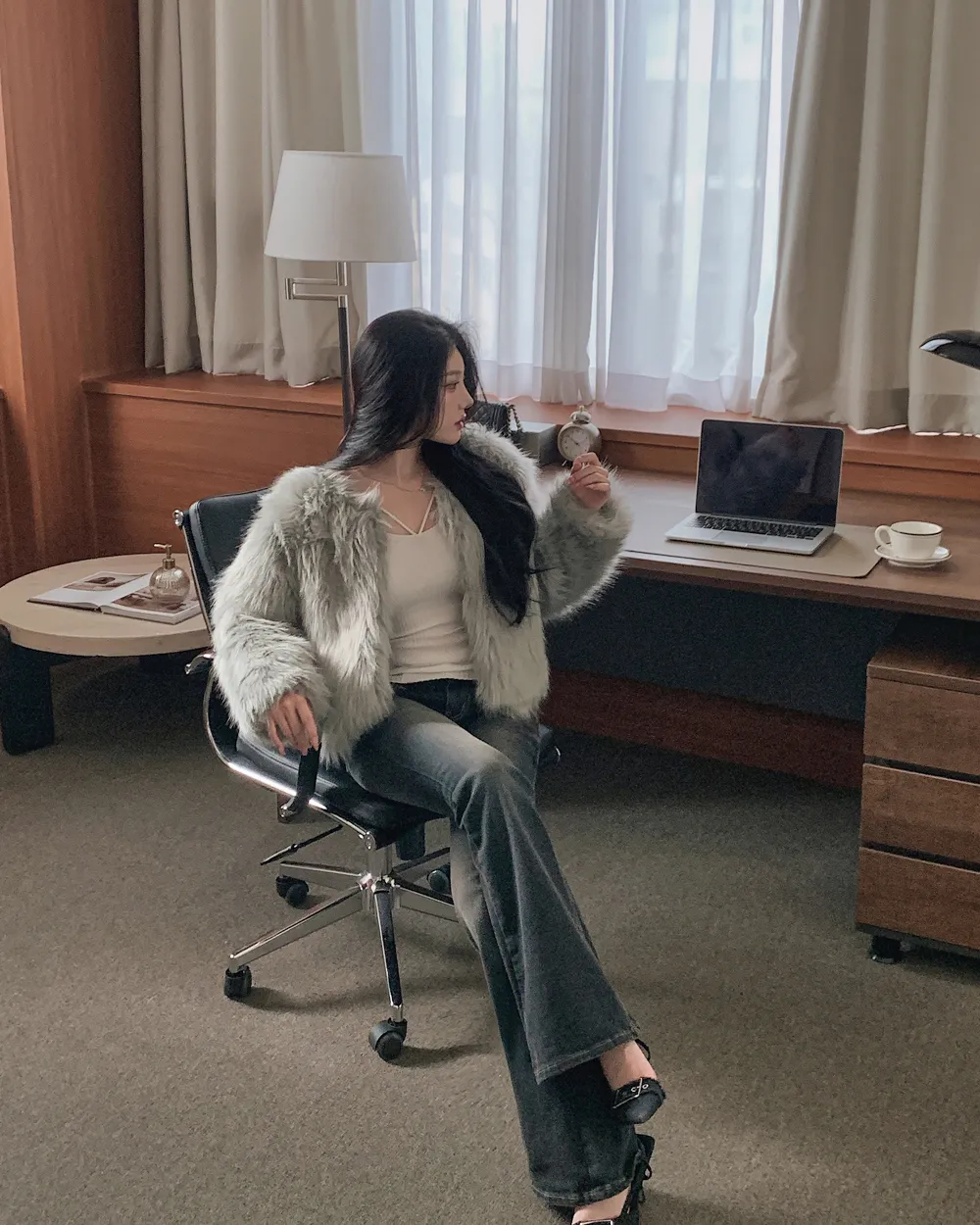 긴팔 티셔츠 모델 착용 이미지-S1L63