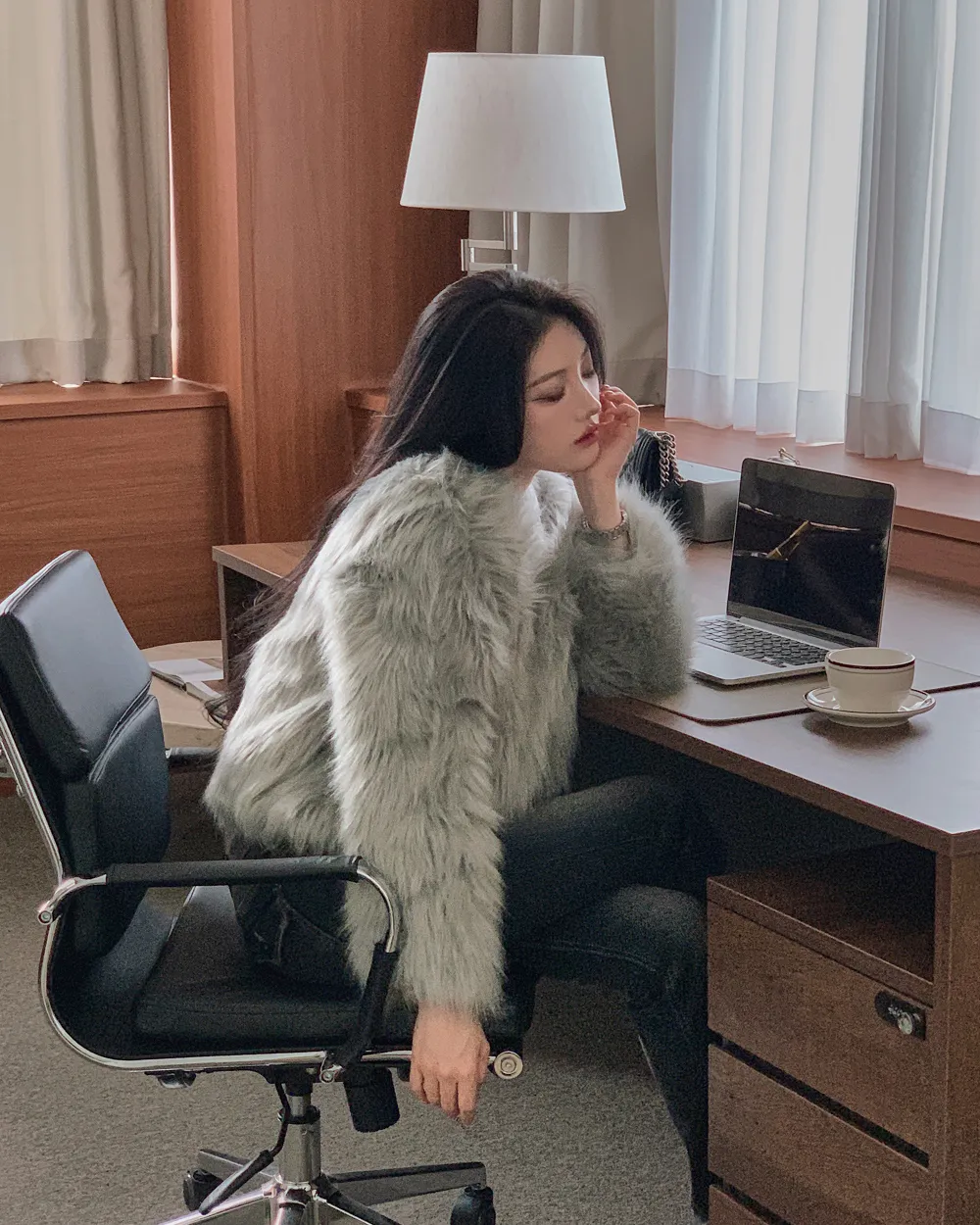 긴팔 티셔츠 모델 착용 이미지-S1L62