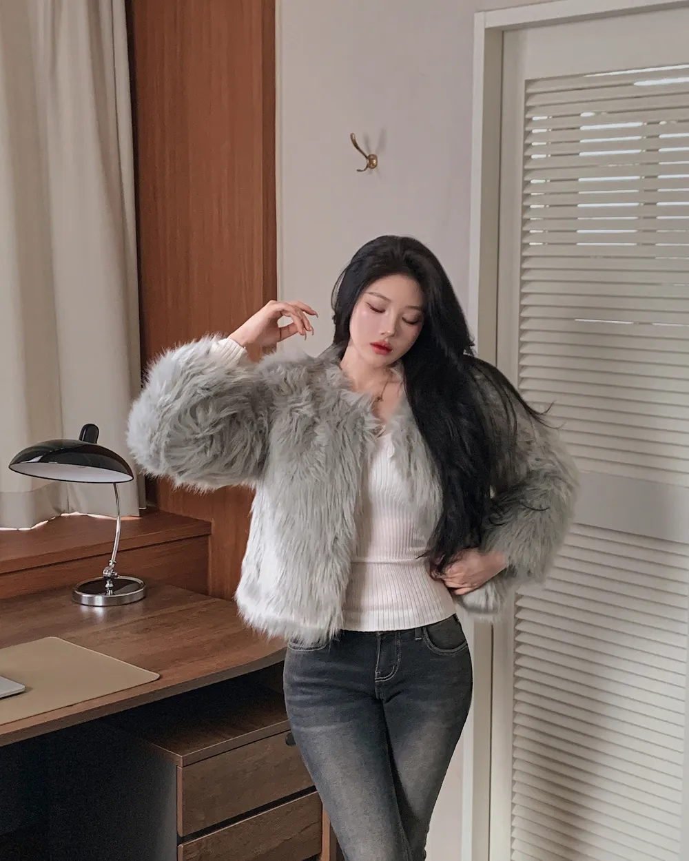 긴팔 티셔츠 모델 착용 이미지-S1L50