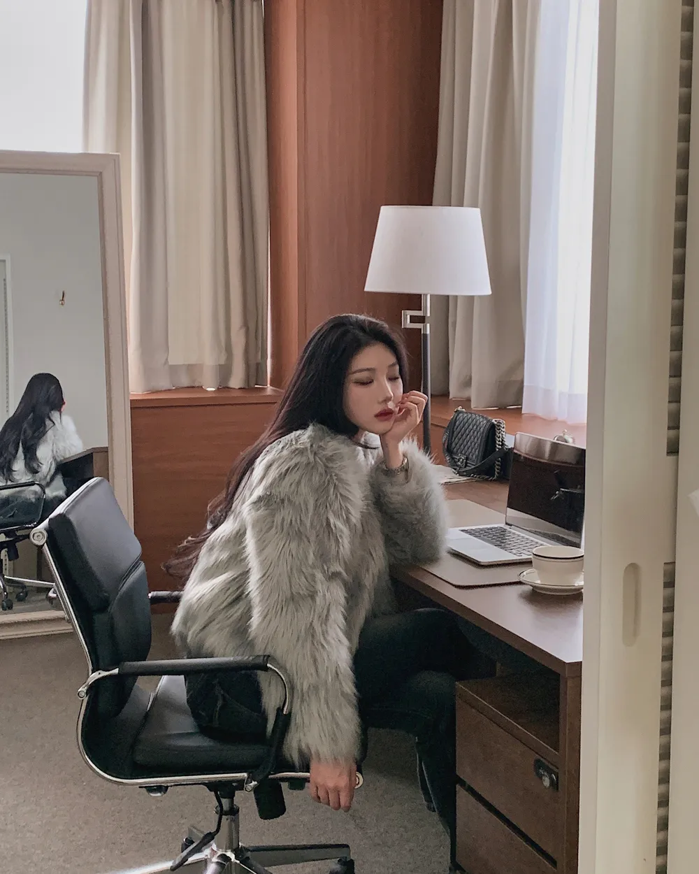 긴팔 티셔츠 모델 착용 이미지-S1L46