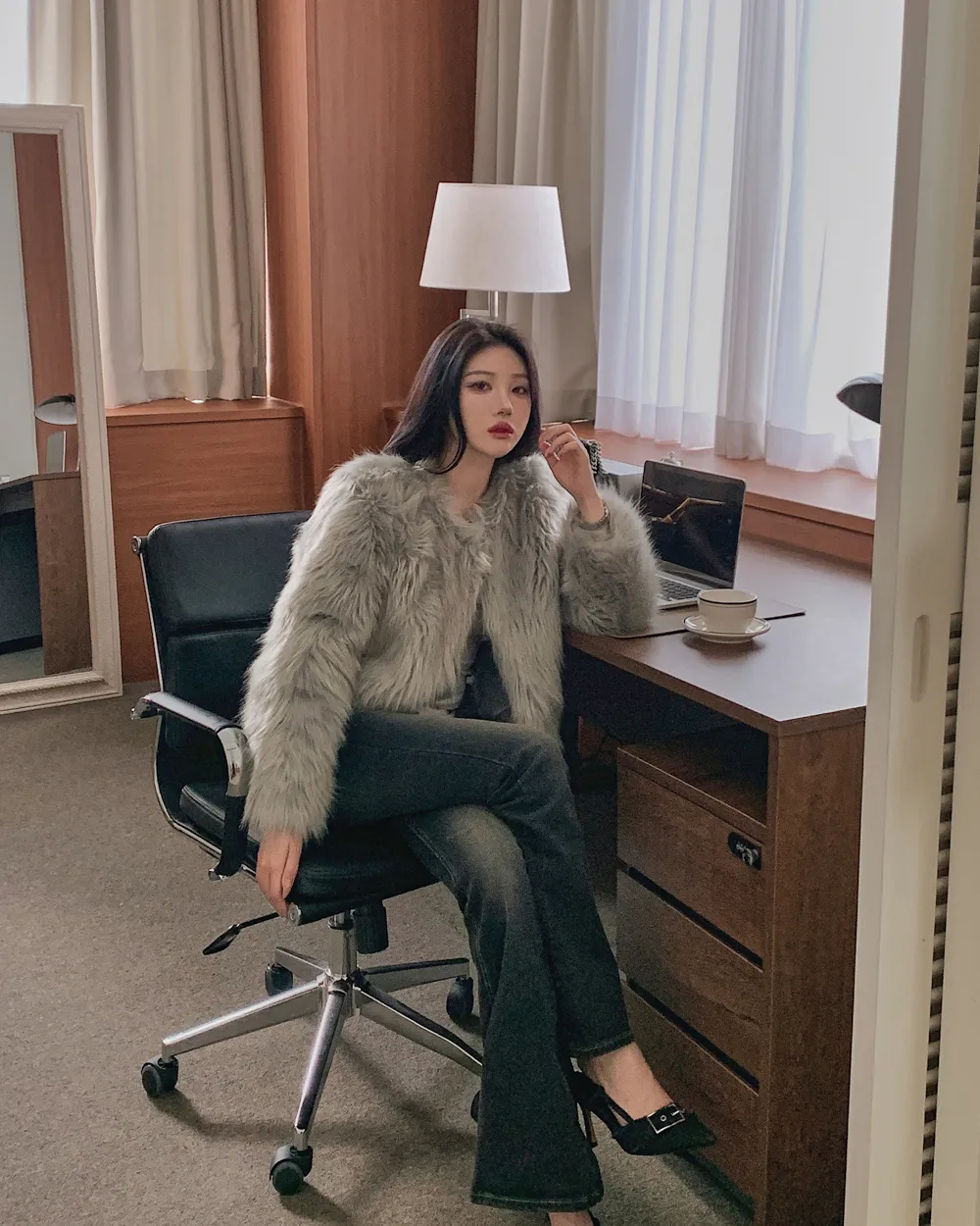 긴팔 티셔츠 모델 착용 이미지-S1L48