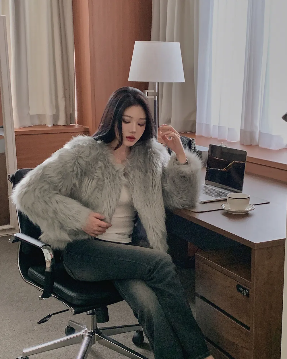 긴팔 티셔츠 모델 착용 이미지-S1L47