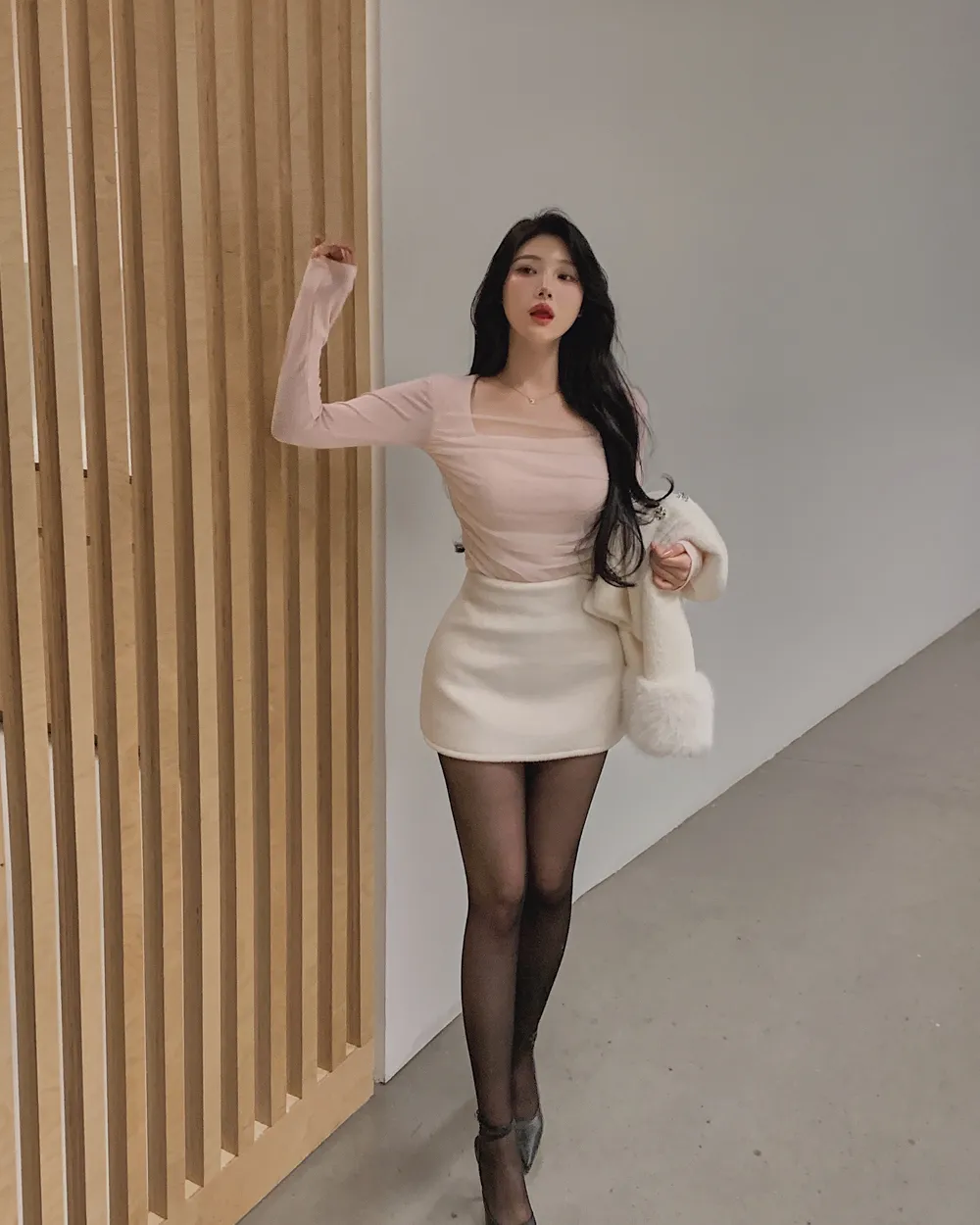 미니 스커트 모델 착용 이미지-S1L38