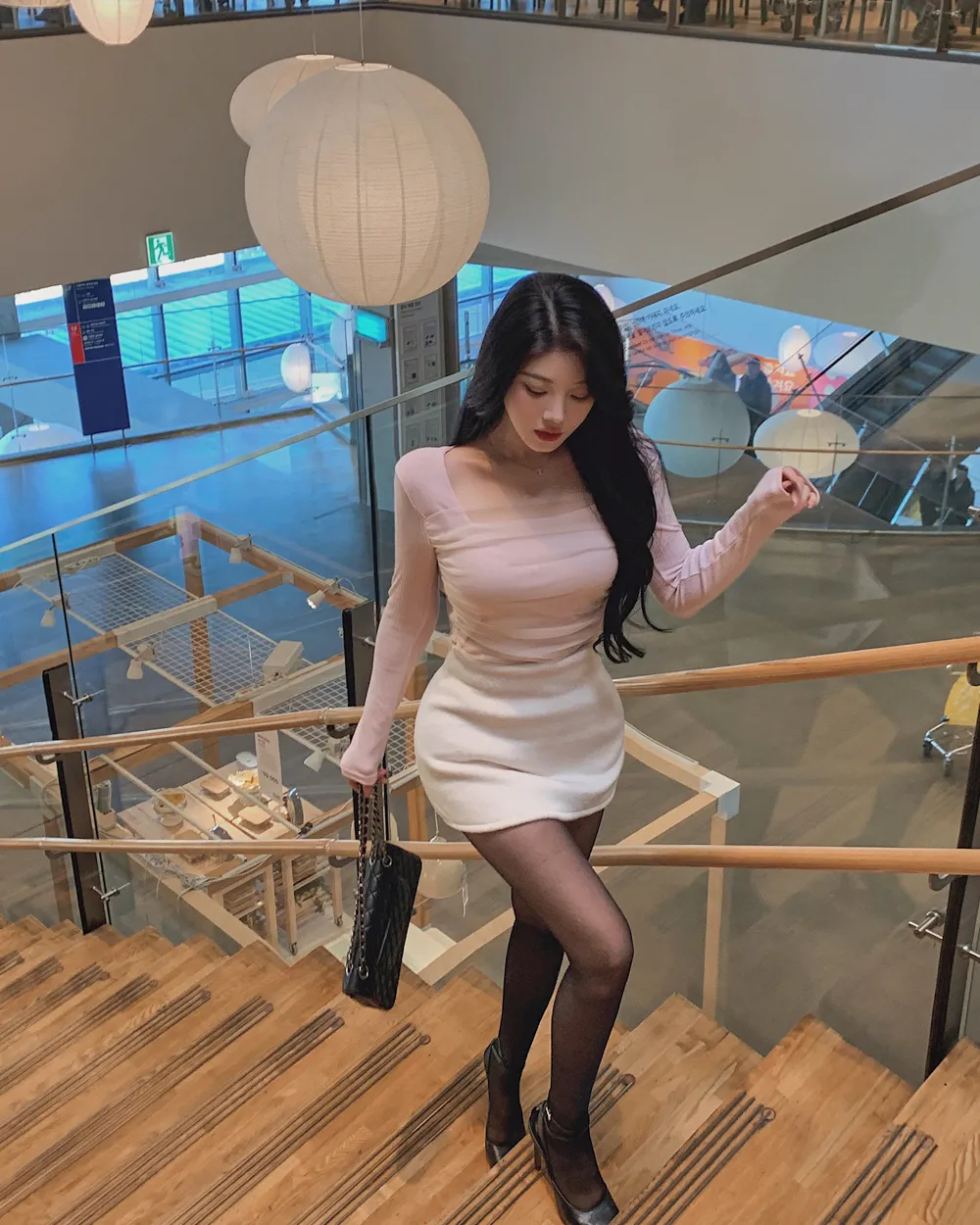 미니 스커트 모델 착용 이미지-S1L56