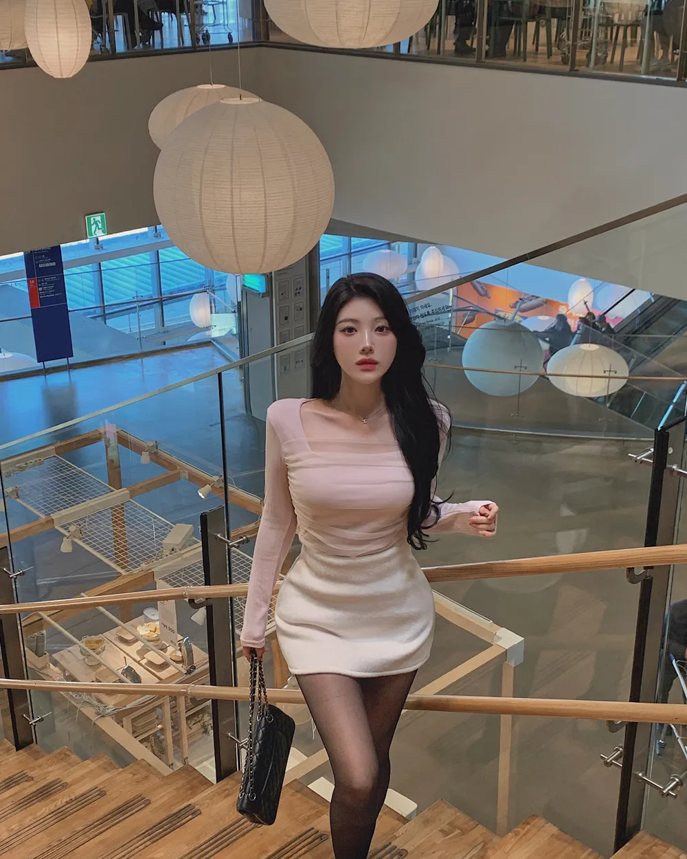 미니 스커트 모델 착용 이미지-S1L60