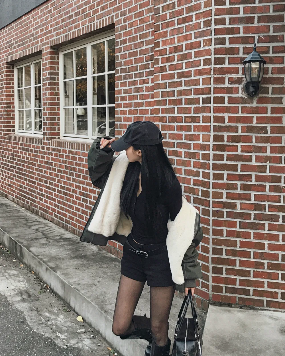 긴팔 티셔츠 모델 착용 이미지-S1L70