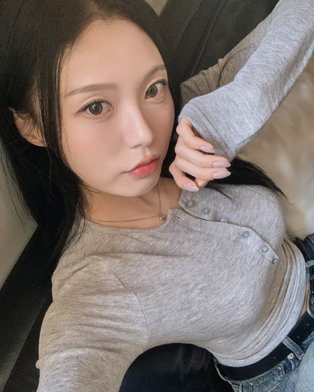 긴팔 티셔츠 모델 착용 이미지-S1L89