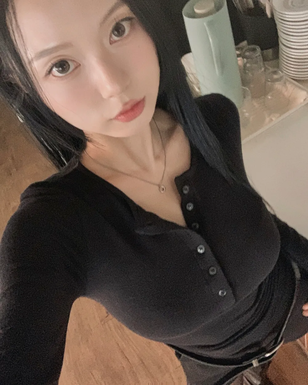 긴팔 티셔츠 모델 착용 이미지-S1L66