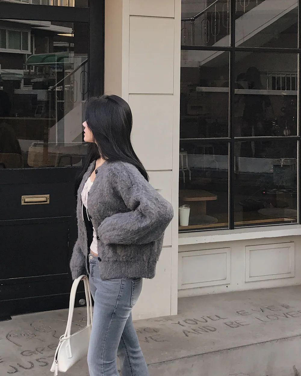 긴팔 티셔츠 모델 착용 이미지-S1L107