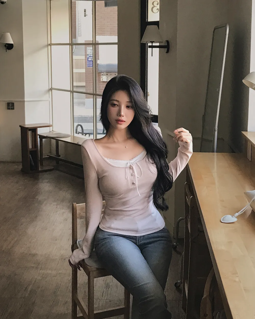 긴팔 티셔츠 모델 착용 이미지-S1L40