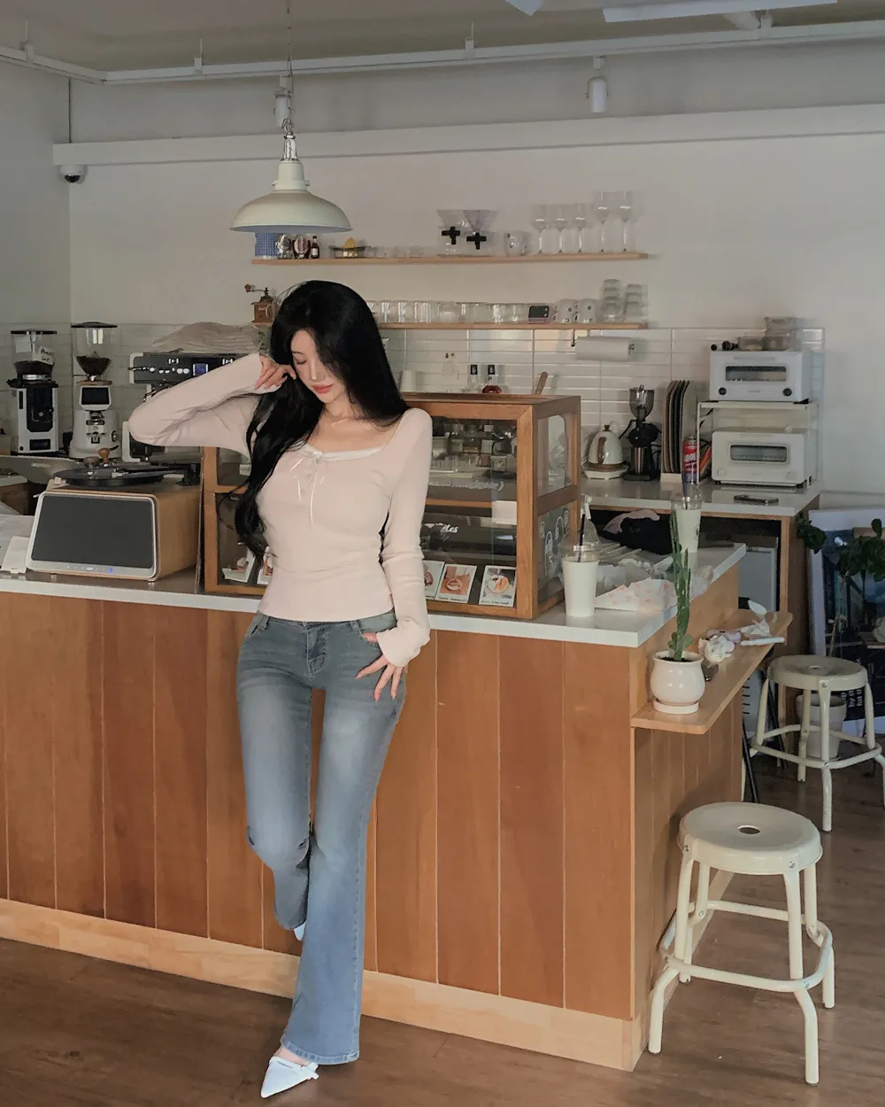 긴팔 티셔츠 모델 착용 이미지-S1L68