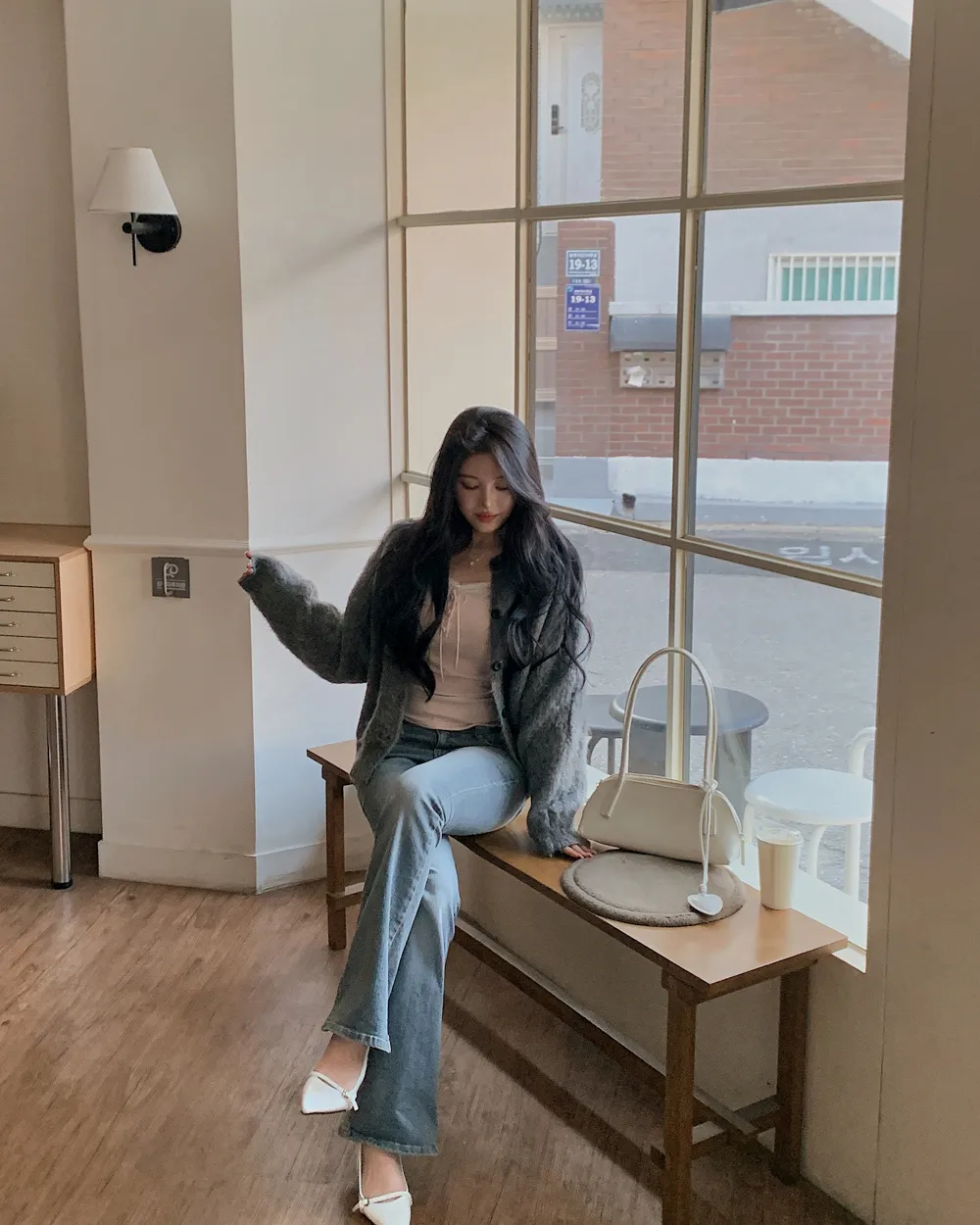 긴팔 티셔츠 모델 착용 이미지-S1L104