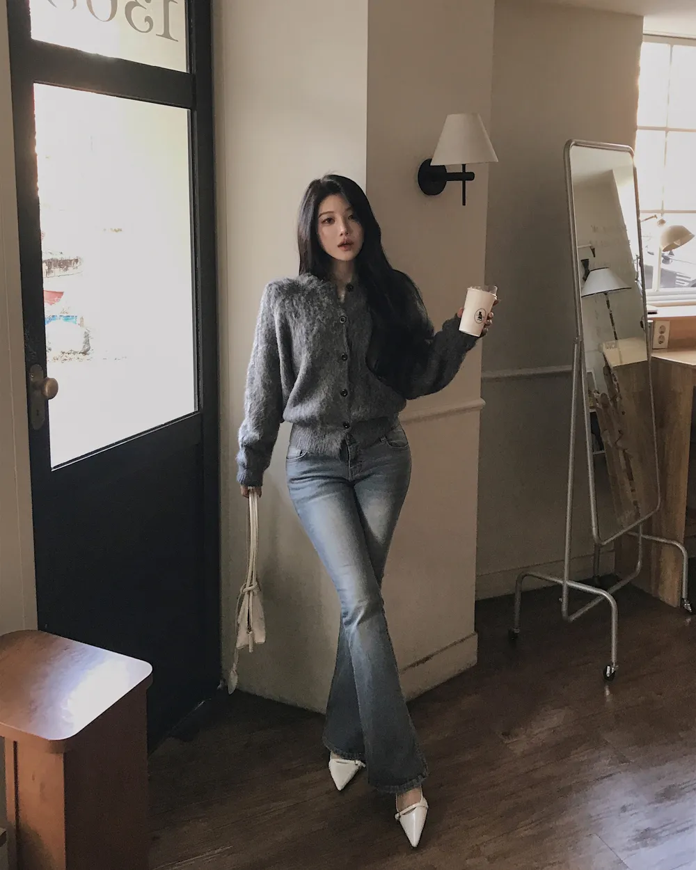 긴팔 티셔츠 모델 착용 이미지-S1L89