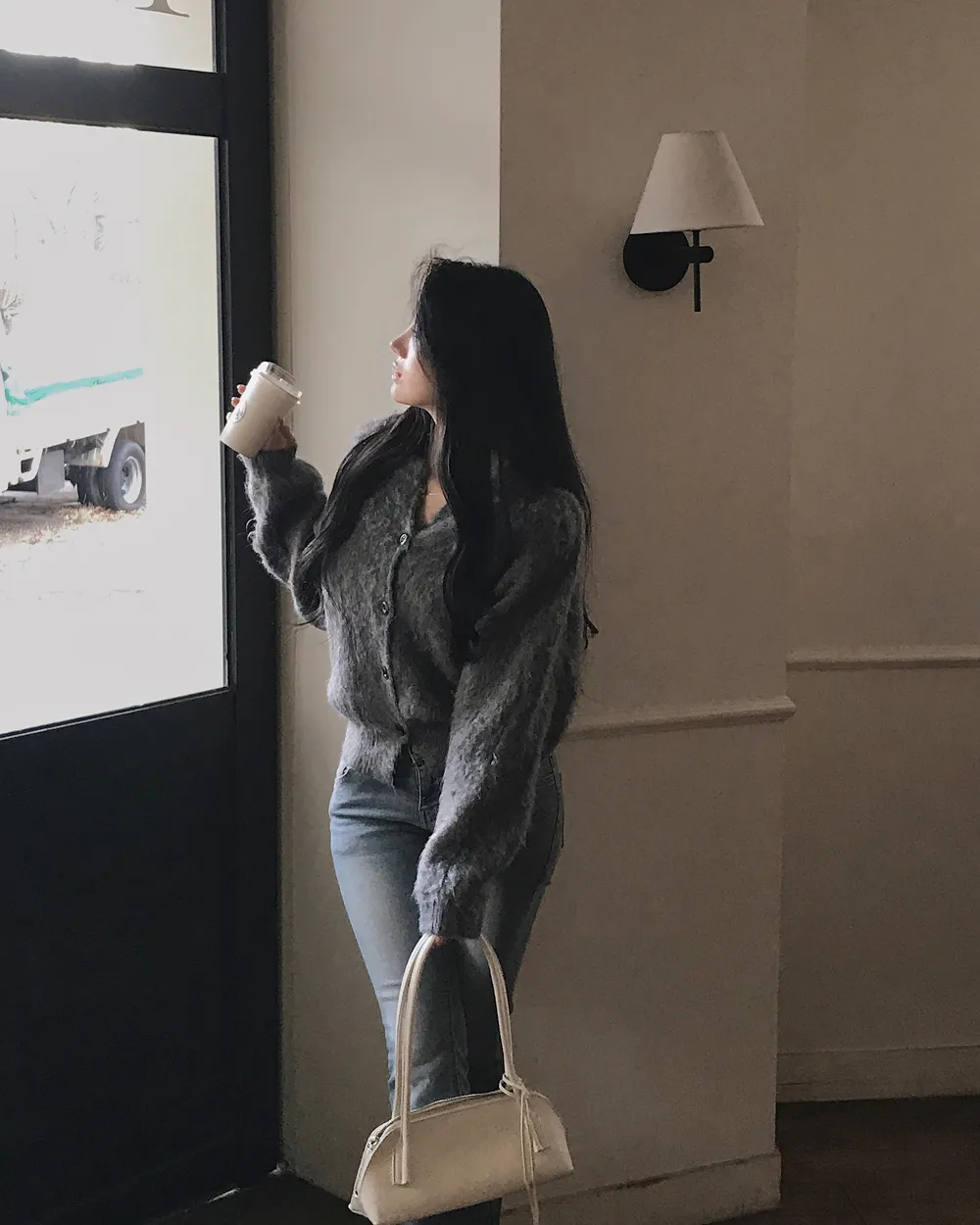 긴팔 티셔츠 모델 착용 이미지-S1L90