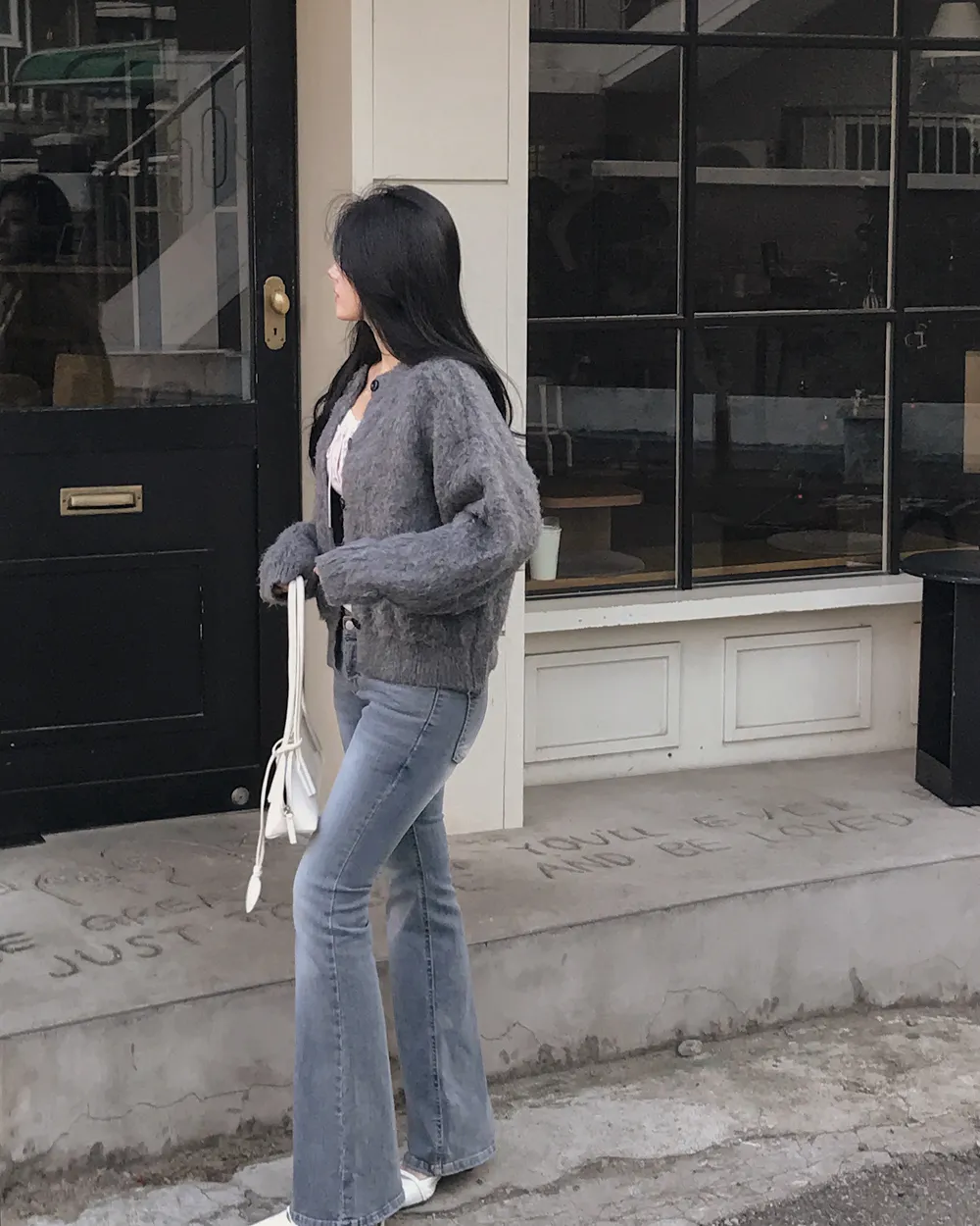 긴팔 티셔츠 모델 착용 이미지-S1L106