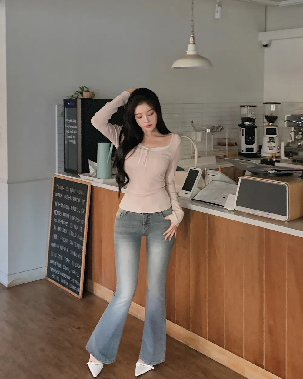 긴팔 티셔츠 모델 착용 이미지-S1L39