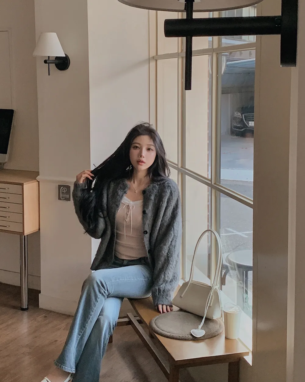 긴팔 티셔츠 모델 착용 이미지-S1L102