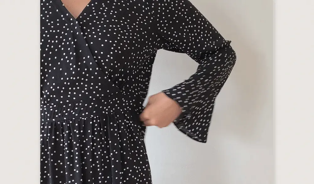 레블린_긴팔 도트롱원피스