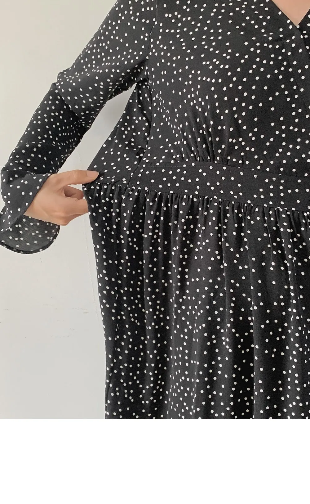 레블린_긴팔 도트롱원피스