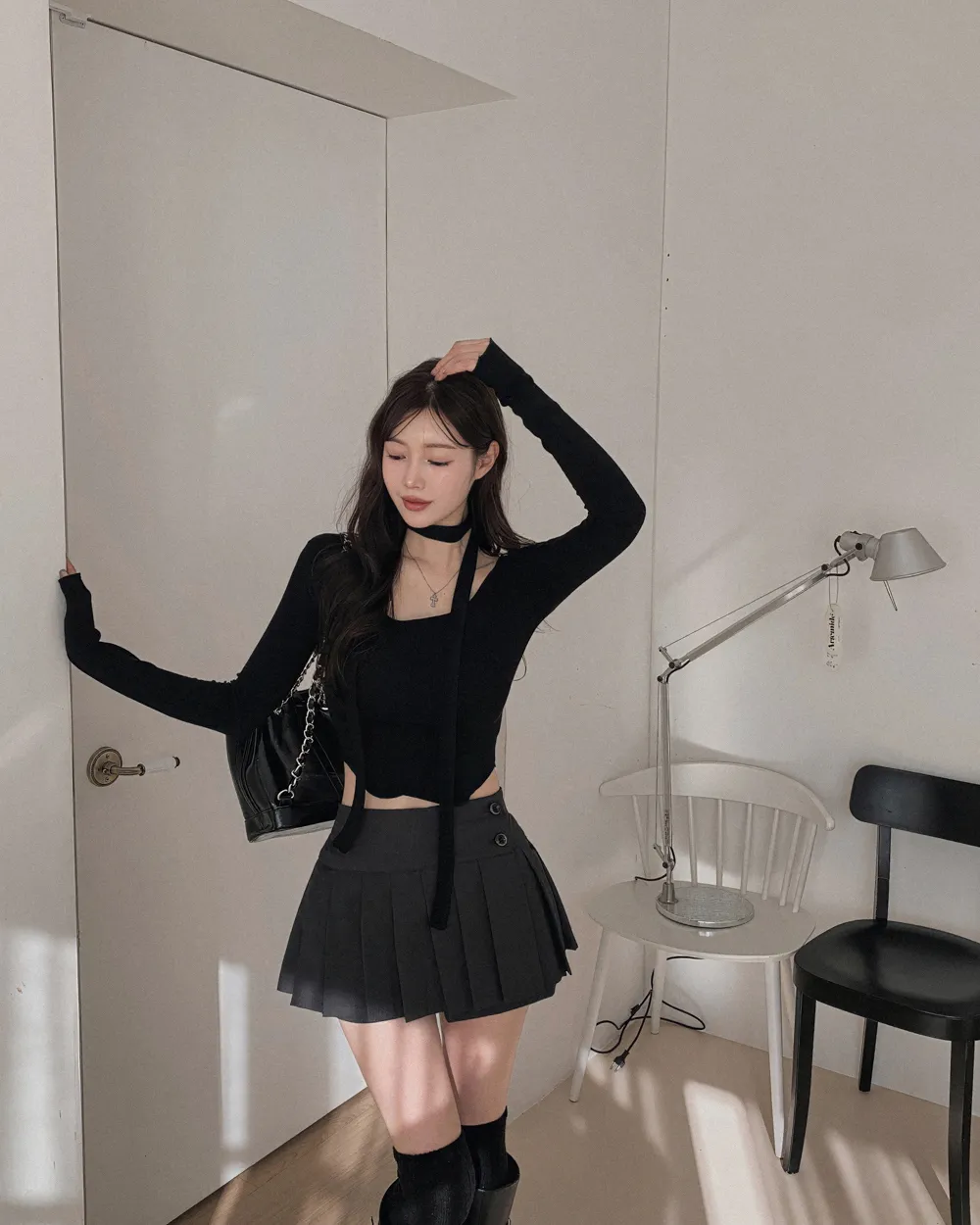 반바지 모델 착용 이미지-S2L20