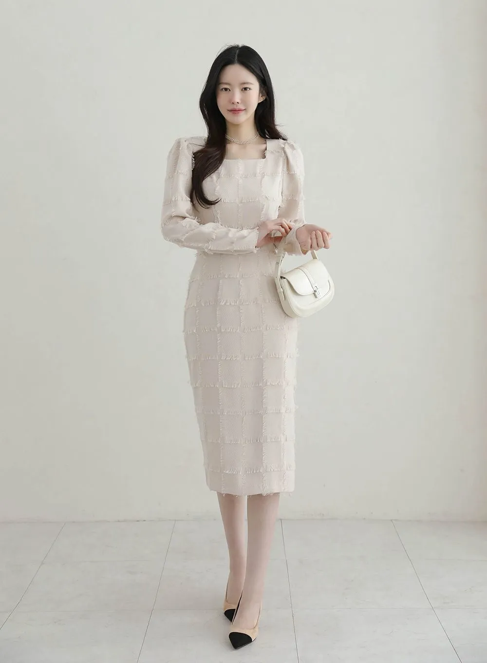 정면에서 본 원피스의 슬림한 핏