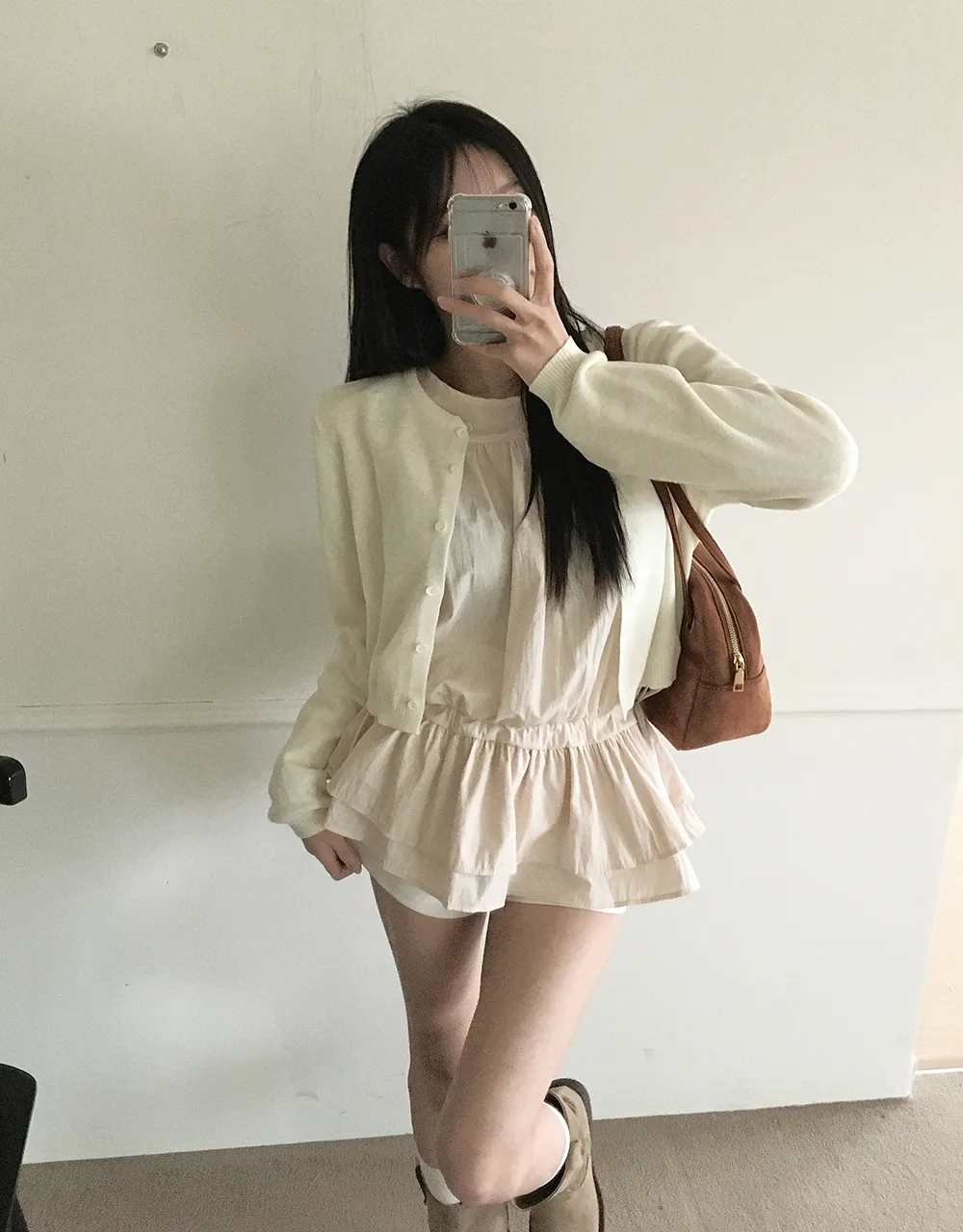 긴팔 티셔츠 모델 착용 이미지-S4L5