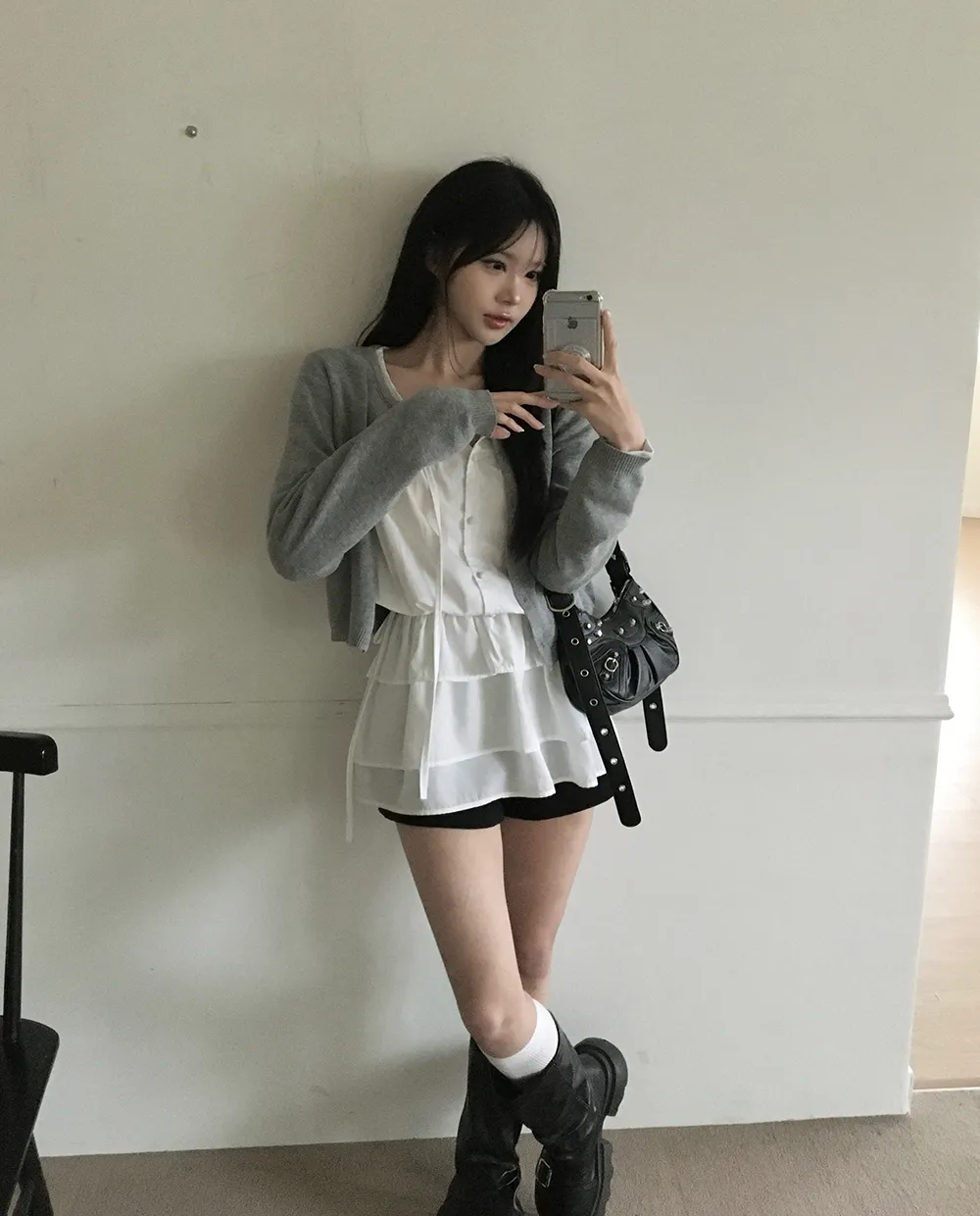 긴팔 티셔츠 모델 착용 이미지-S2L50