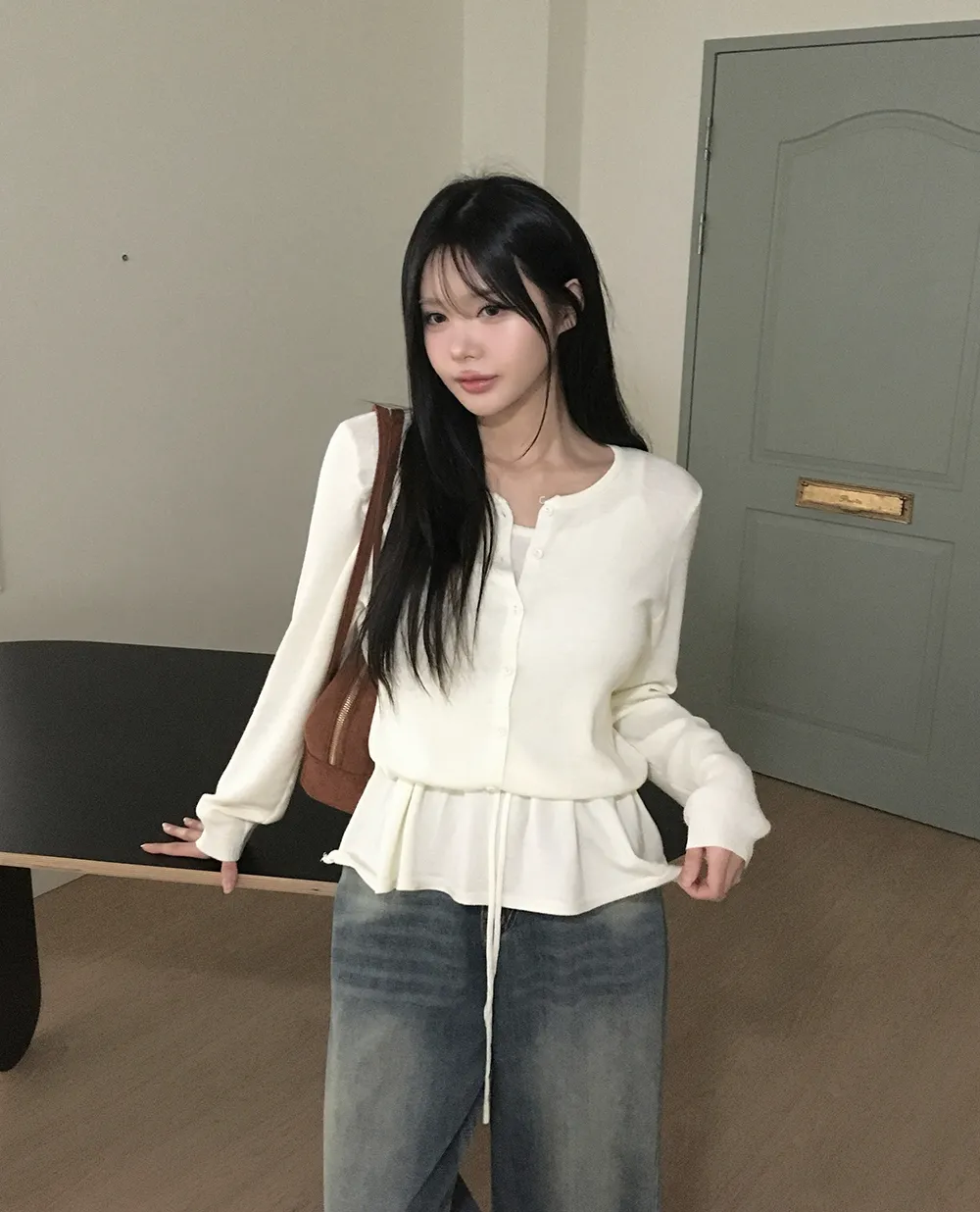 긴팔 티셔츠 모델 착용 이미지-S2L34