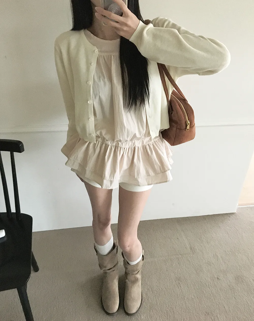 긴팔 티셔츠 모델 착용 이미지-S4L3