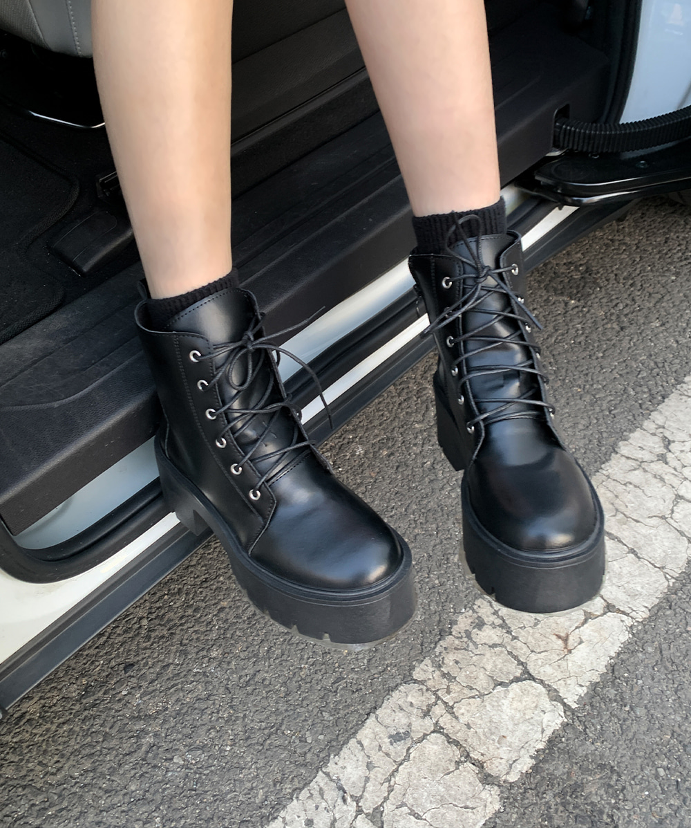 レザー調ストラップウンドトゥブーツ | レディースファッション通販