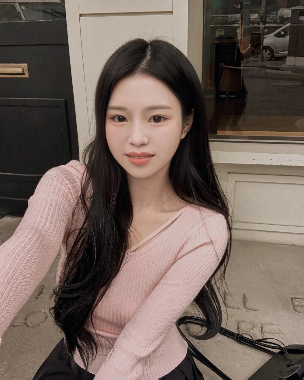 긴팔 티셔츠 모델 착용 이미지-S2L50