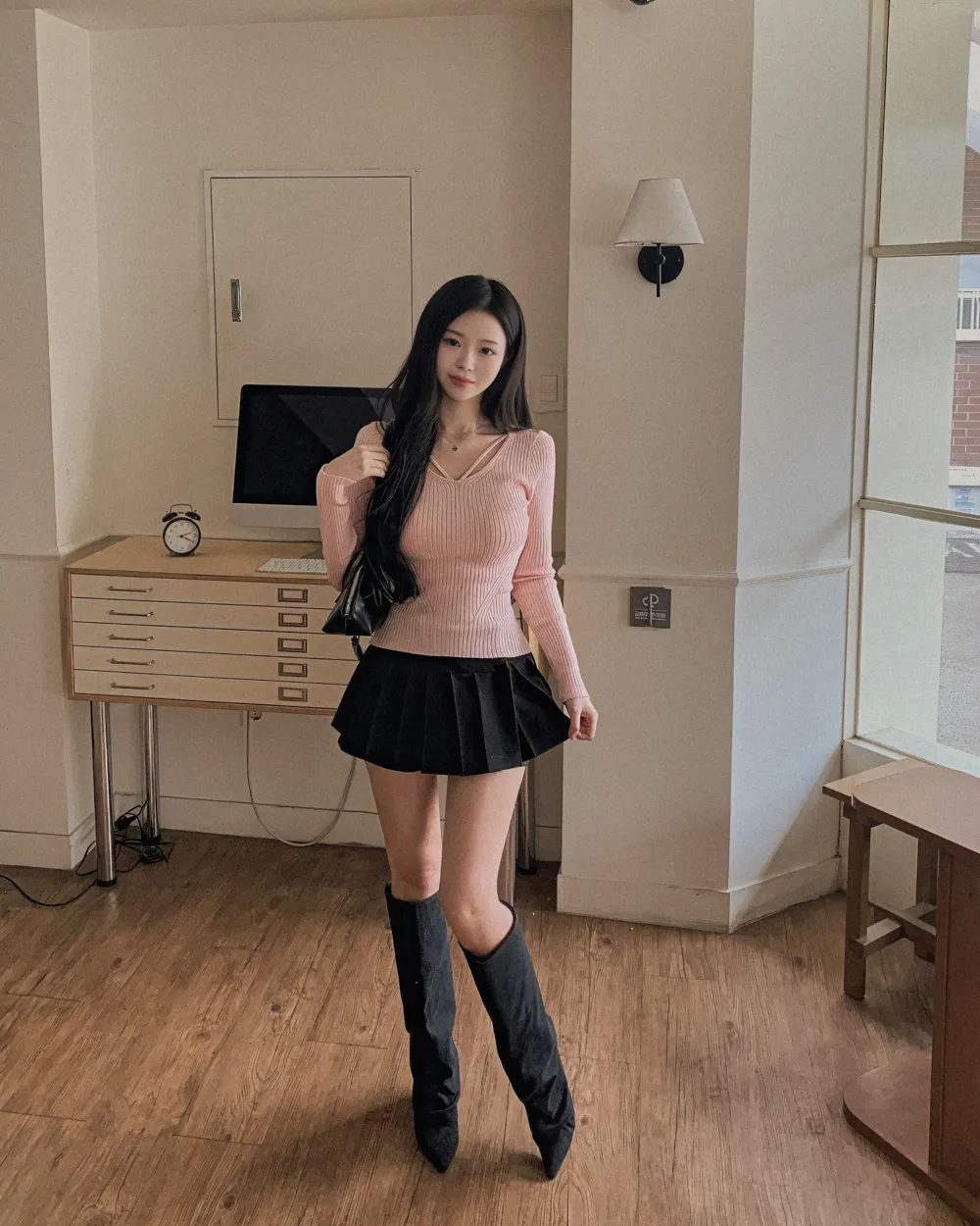 긴팔 티셔츠 모델 착용 이미지-S2L47