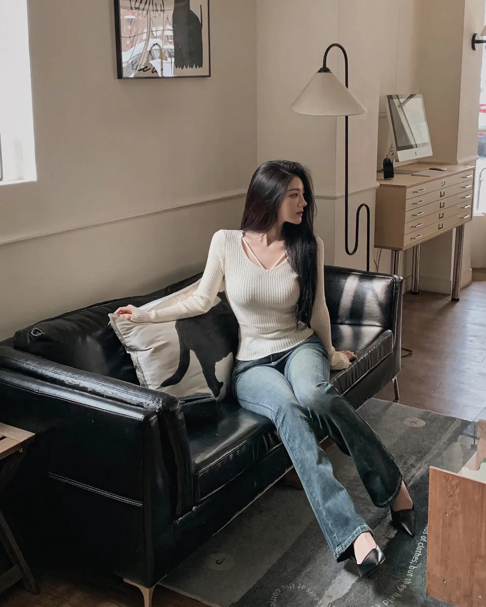 긴팔 티셔츠 모델 착용 이미지-S2L35