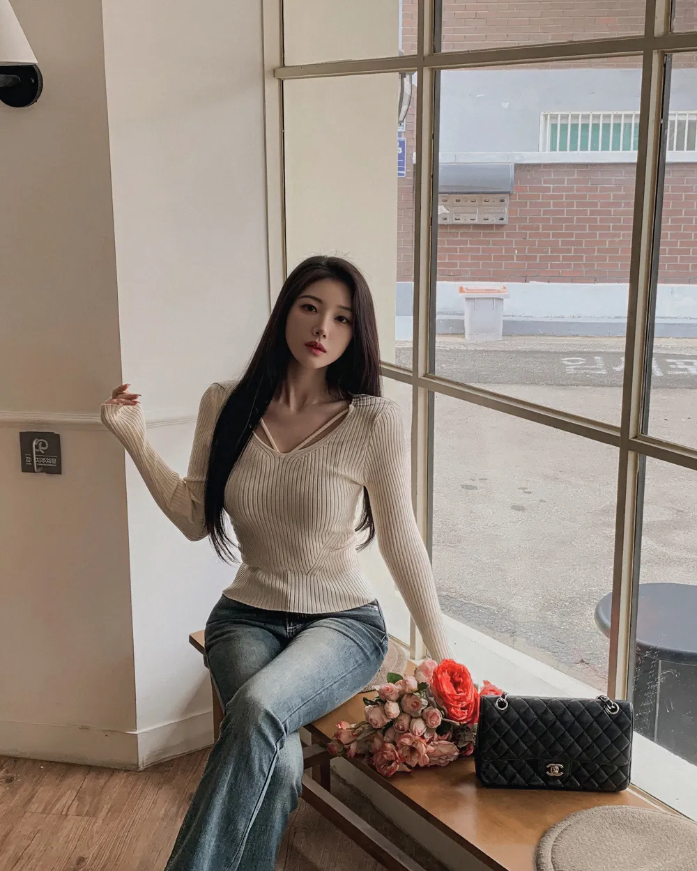 긴팔 티셔츠 모델 착용 이미지-S2L36