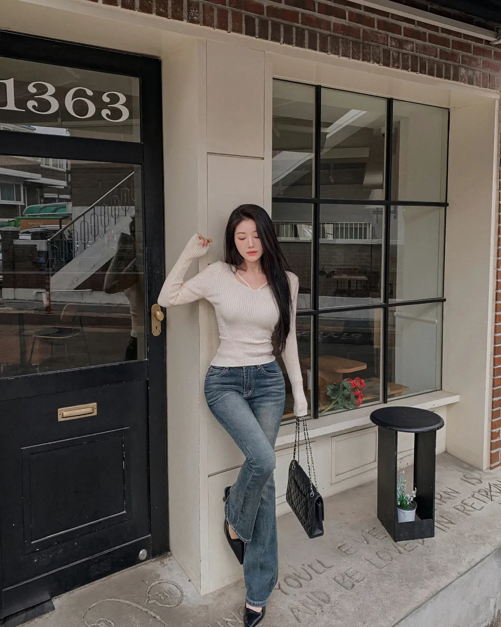 긴팔 티셔츠 모델 착용 이미지-S2L31