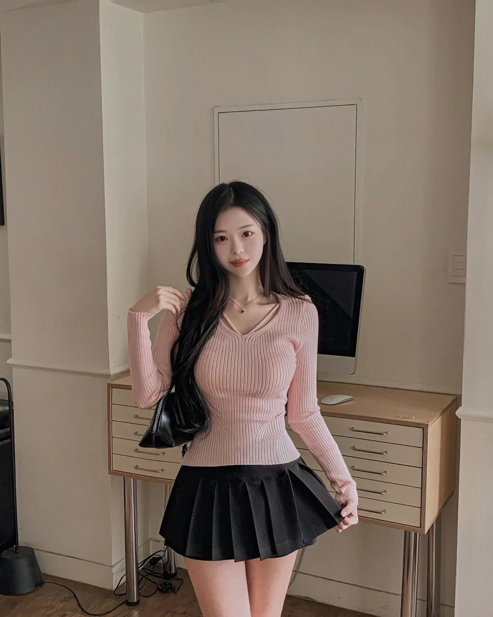 긴팔 티셔츠 모델 착용 이미지-S2L48