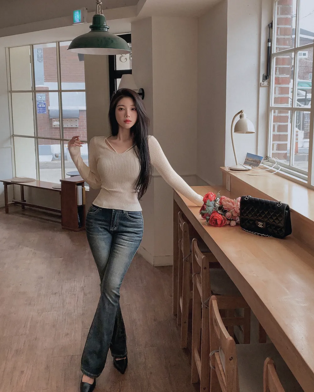 긴팔 티셔츠 모델 착용 이미지-S2L37