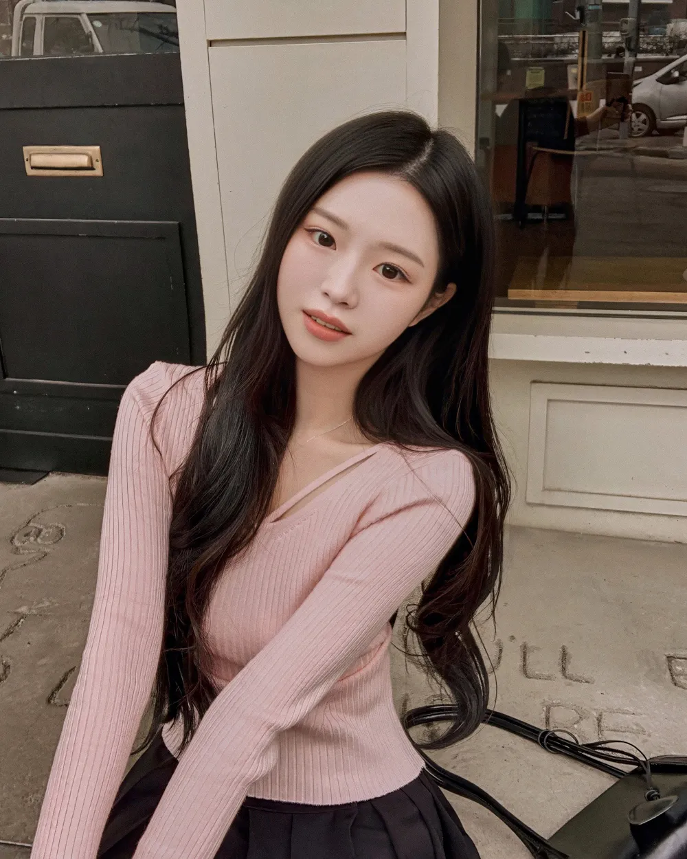 긴팔 티셔츠 모델 착용 이미지-S2L56