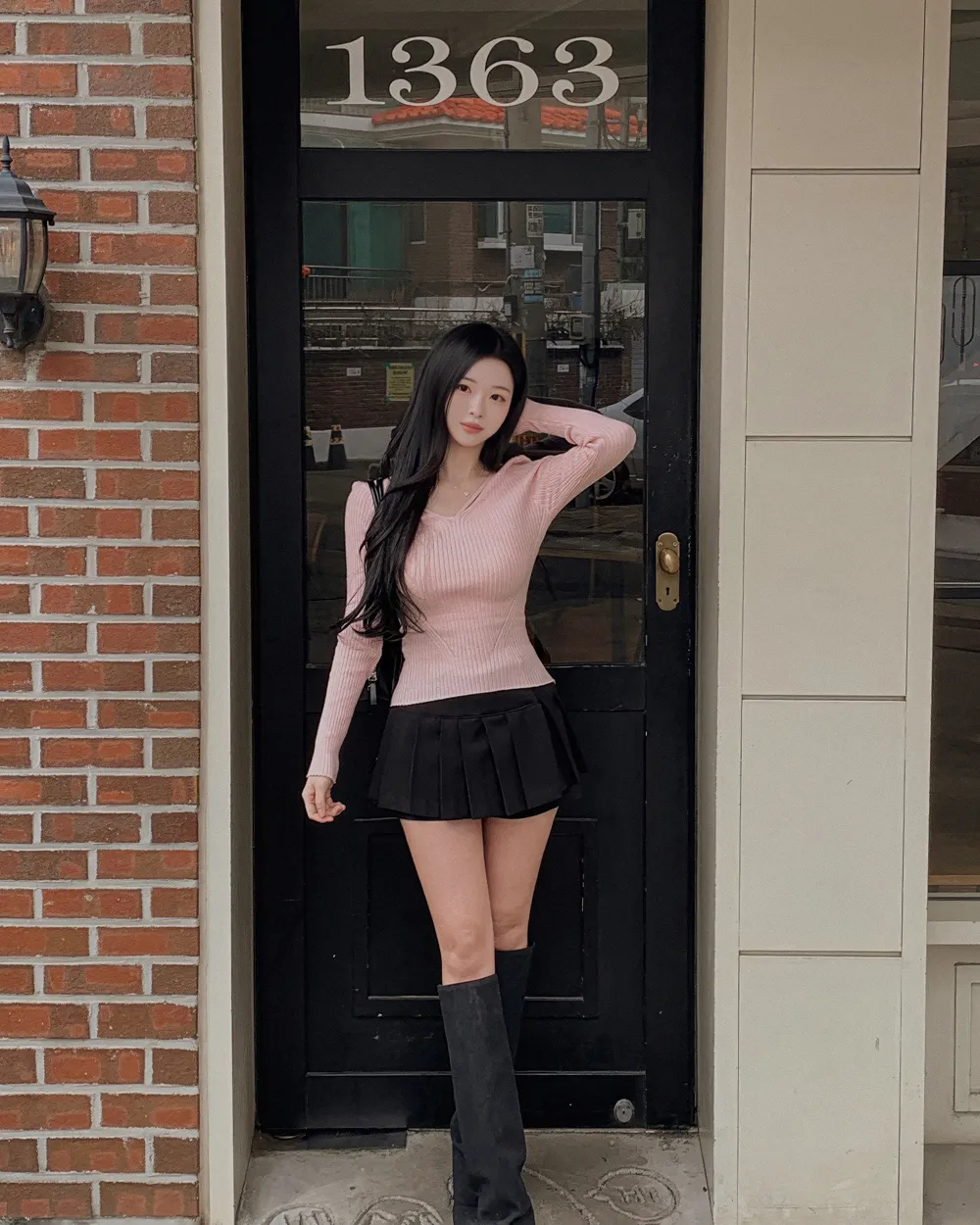 긴팔 티셔츠 모델 착용 이미지-S2L44