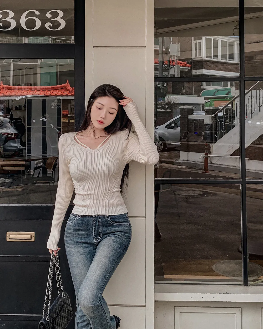 긴팔 티셔츠 모델 착용 이미지-S2L15