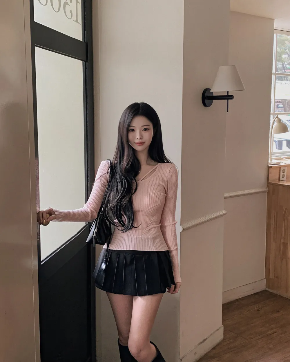 긴팔 티셔츠 모델 착용 이미지-S2L42