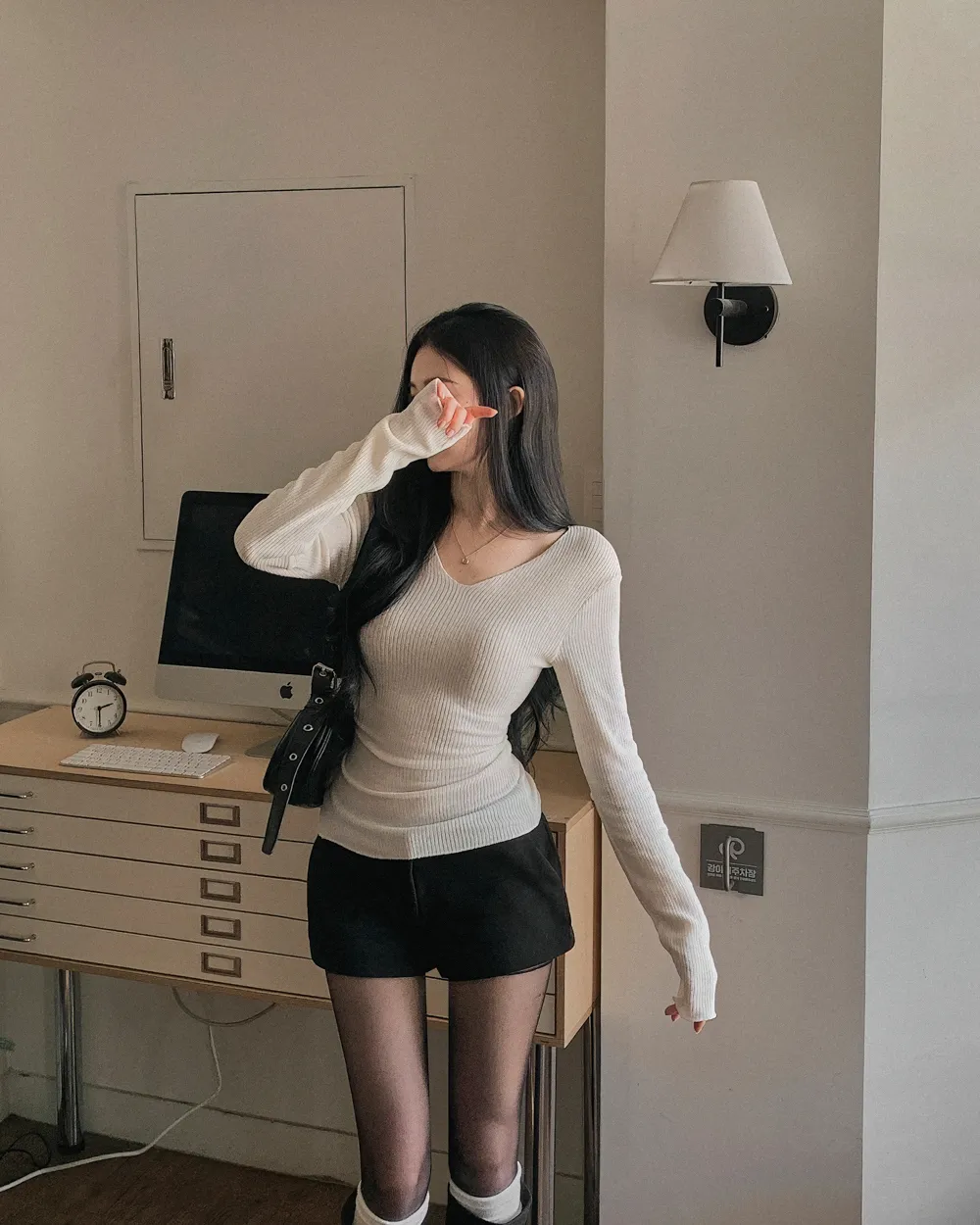 긴팔 티셔츠 모델 착용 이미지-S1L84