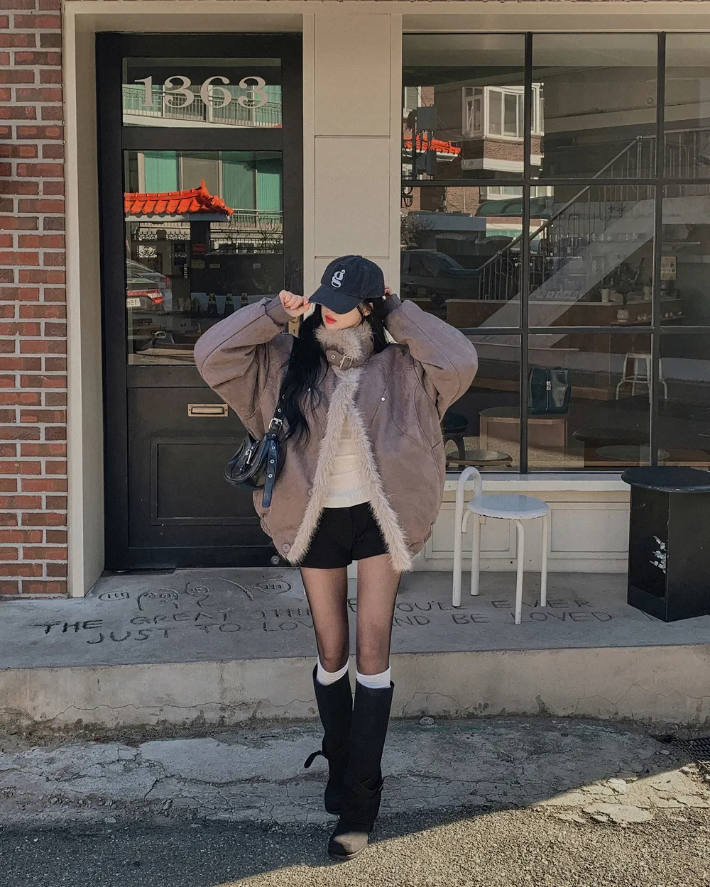 긴팔 티셔츠 모델 착용 이미지-S1L95