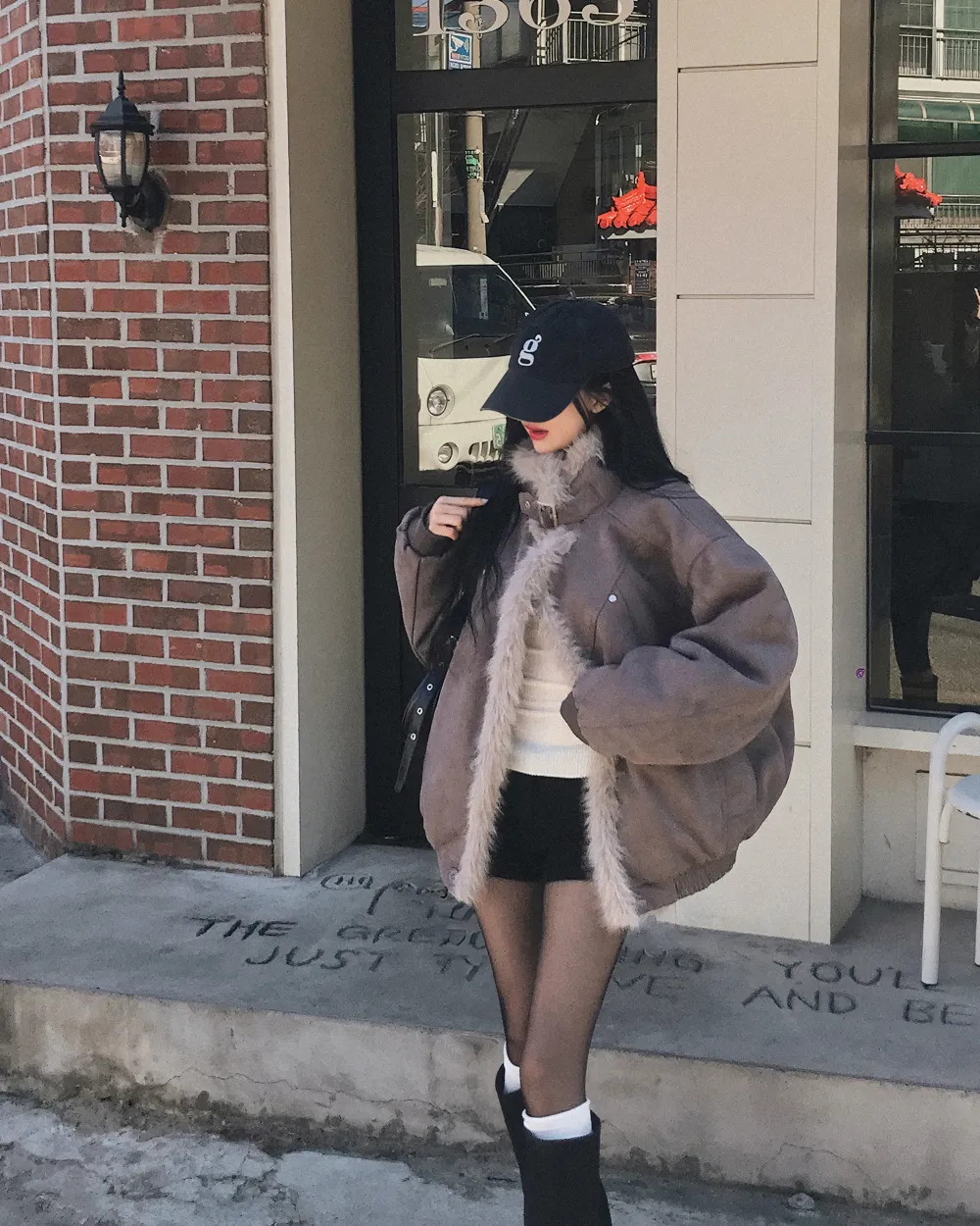 긴팔 티셔츠 모델 착용 이미지-S1L94