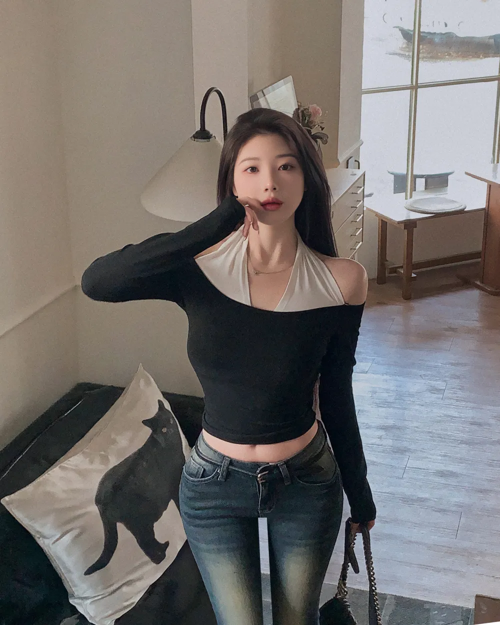 긴팔 티셔츠 모델 착용 이미지-S1L26