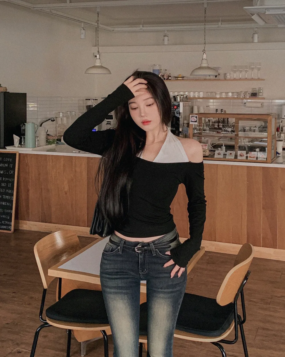 긴팔 티셔츠 모델 착용 이미지-S1L55