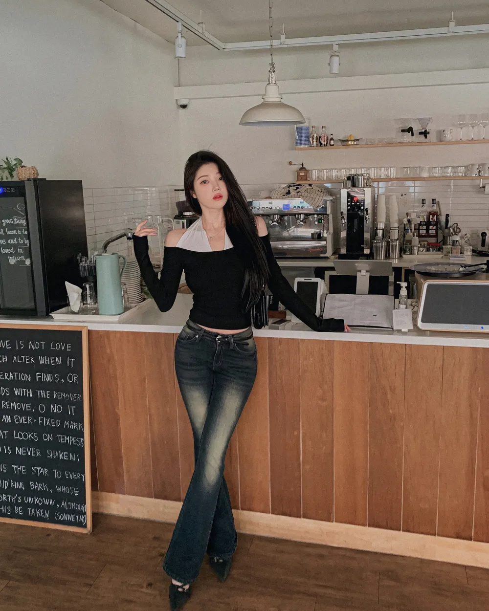 긴팔 티셔츠 모델 착용 이미지-S1L82