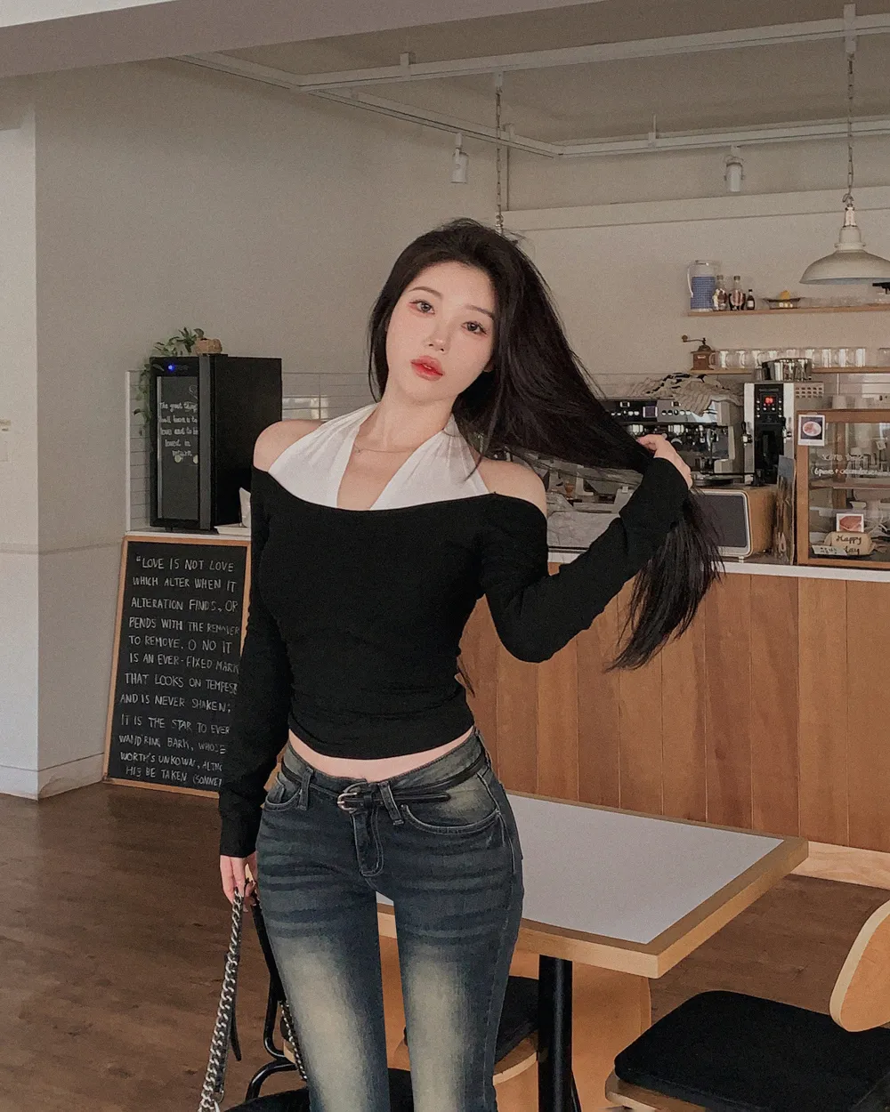 긴팔 티셔츠 모델 착용 이미지-S1L34