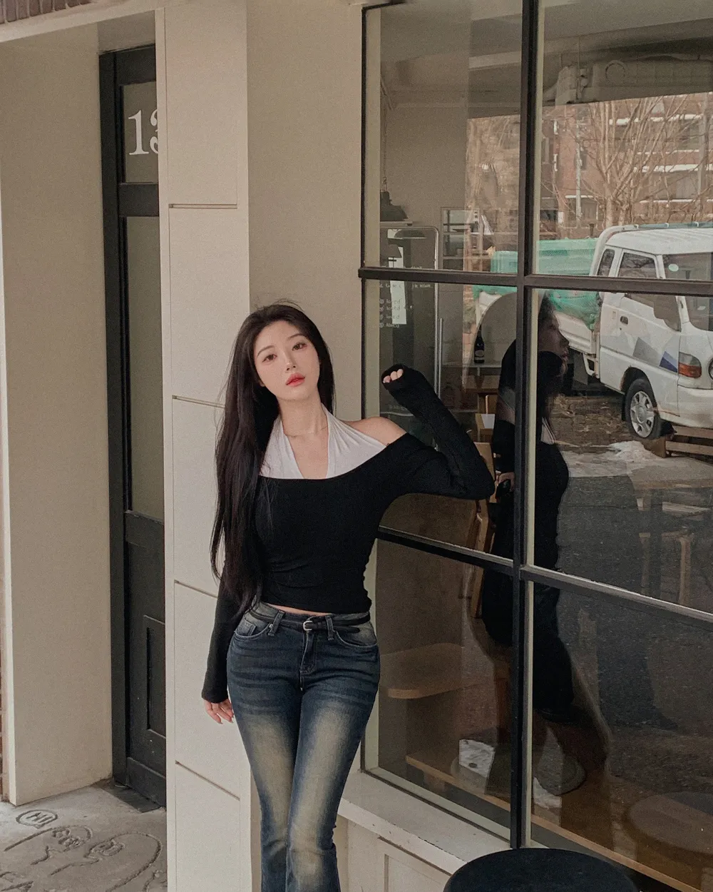 긴팔 티셔츠 모델 착용 이미지-S1L62